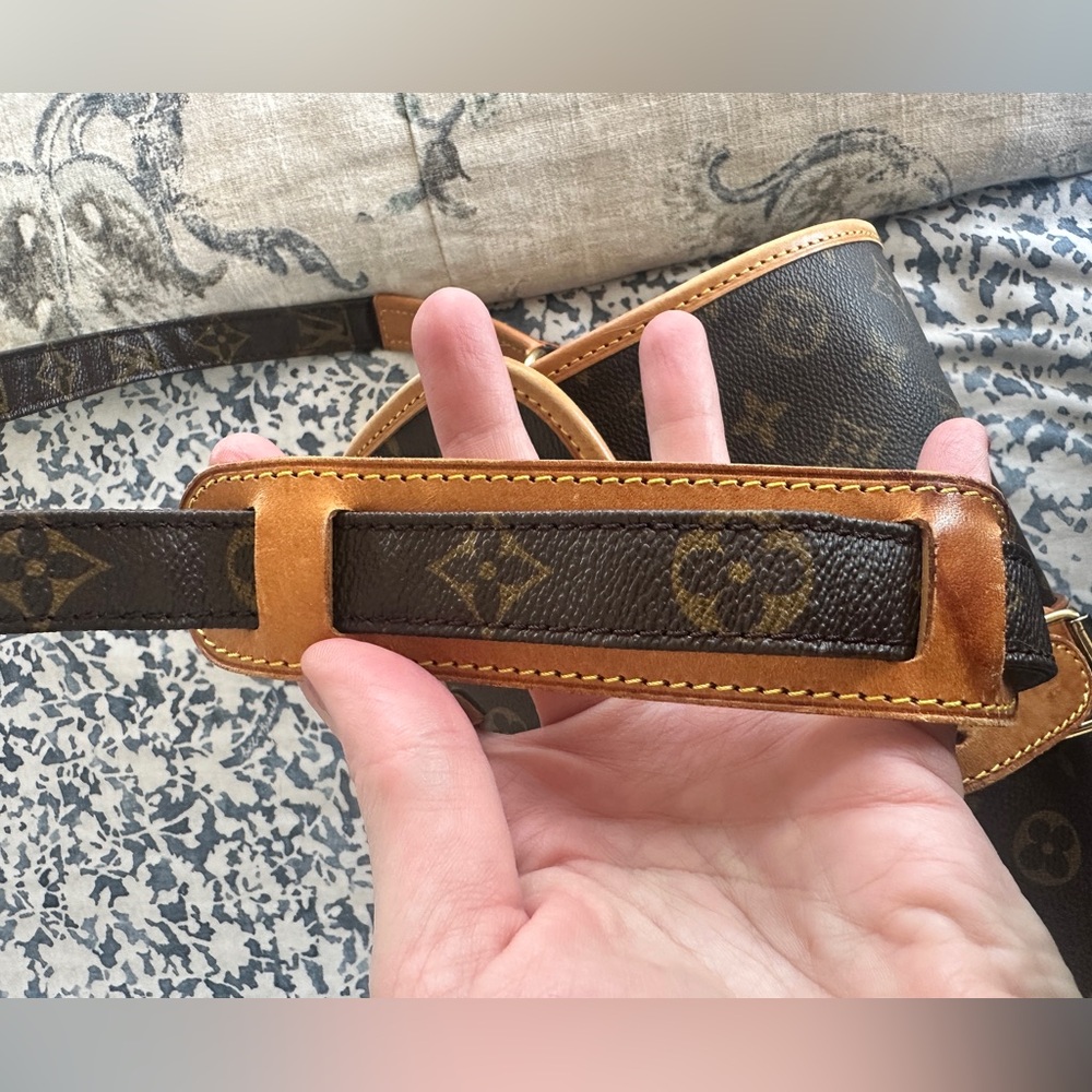 Louis Vuitton Brown Monogram Crossbody with Tan Trim - Picture 10 of 11